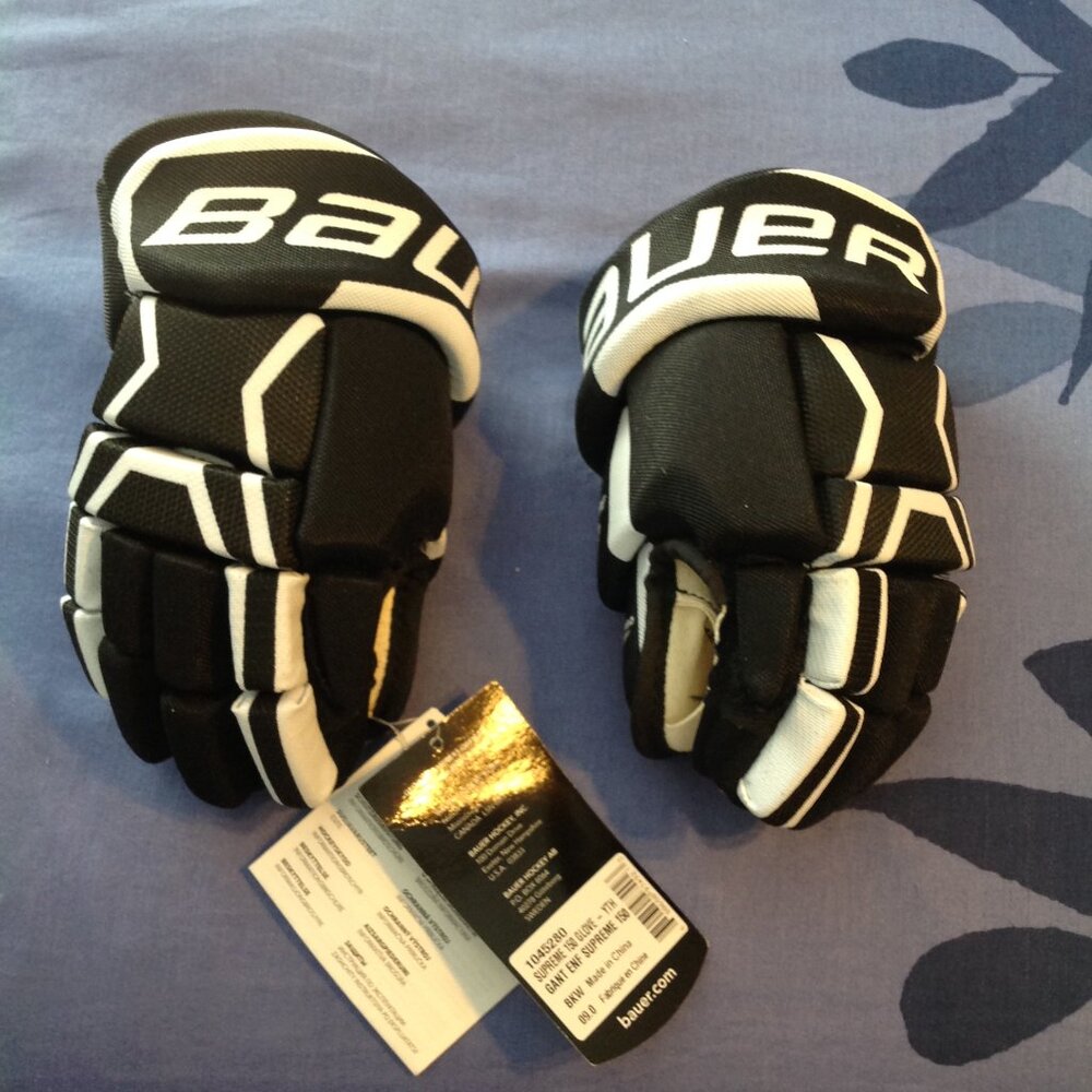 NWT Bauer Supreme 150 9" Gloves Youth 1045280